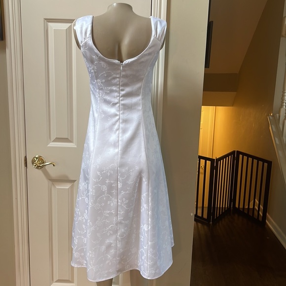 Jessica Mc Clintock for Gunne Sax White tectured Dress, 7/8 - Picture 5 of 7